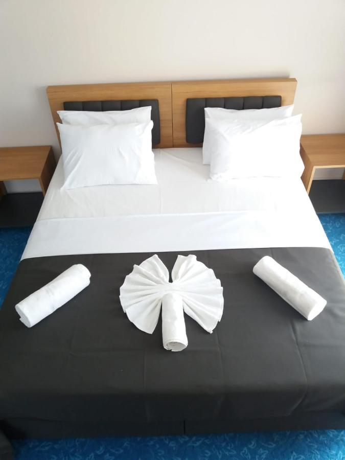 Silver Continent Hostel 실리브리 외부 사진